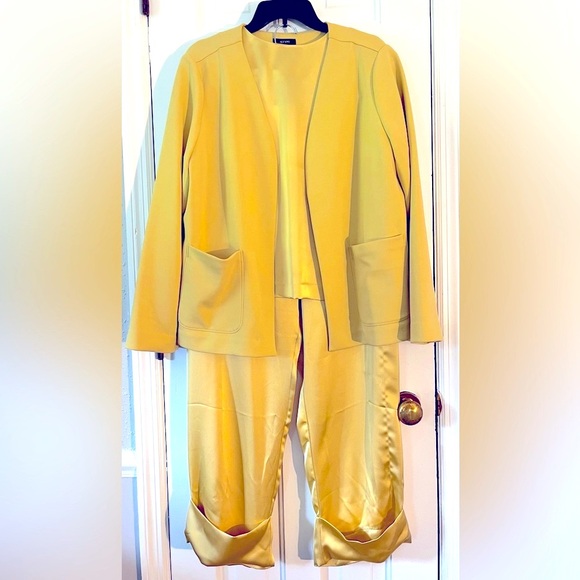 Alfani Other - ALFANI Women's Yellow Gold 3-piece dressy outfit. Pants XL, Top XL, Blazer XL